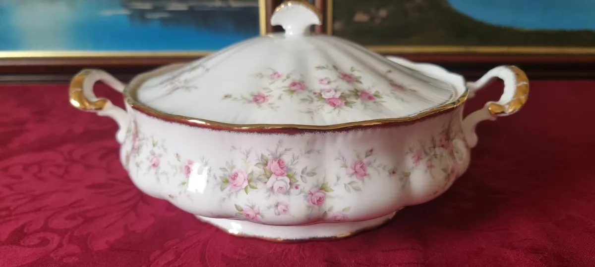 9Pc.Royal Albert Victoriana Rose Tureen & Bowl Set - Image 4