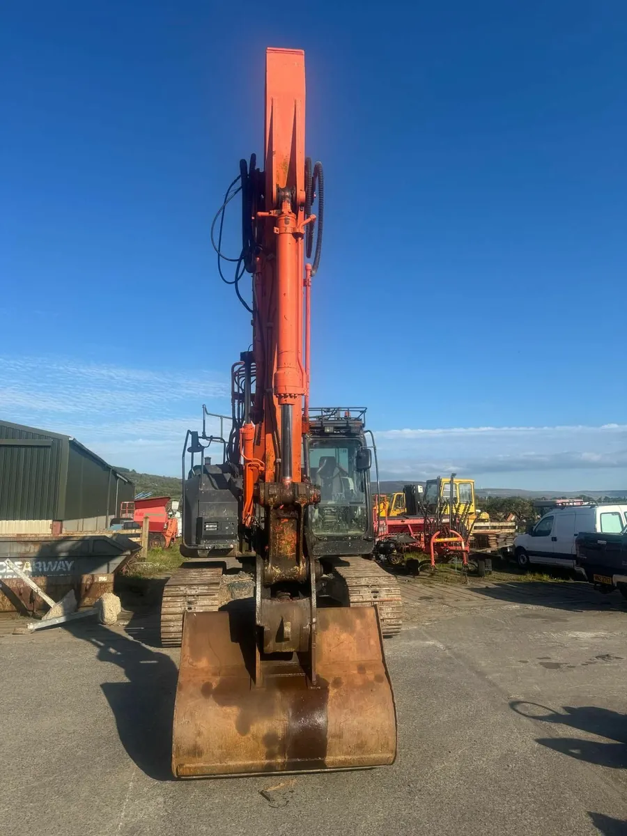 Hitachi ZX225 USLC-5B - Image 2