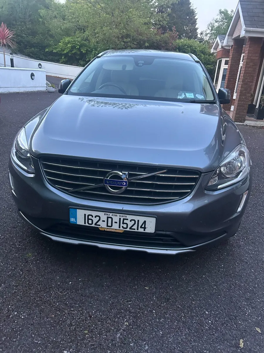 2016 Volvo xc60 - Image 2