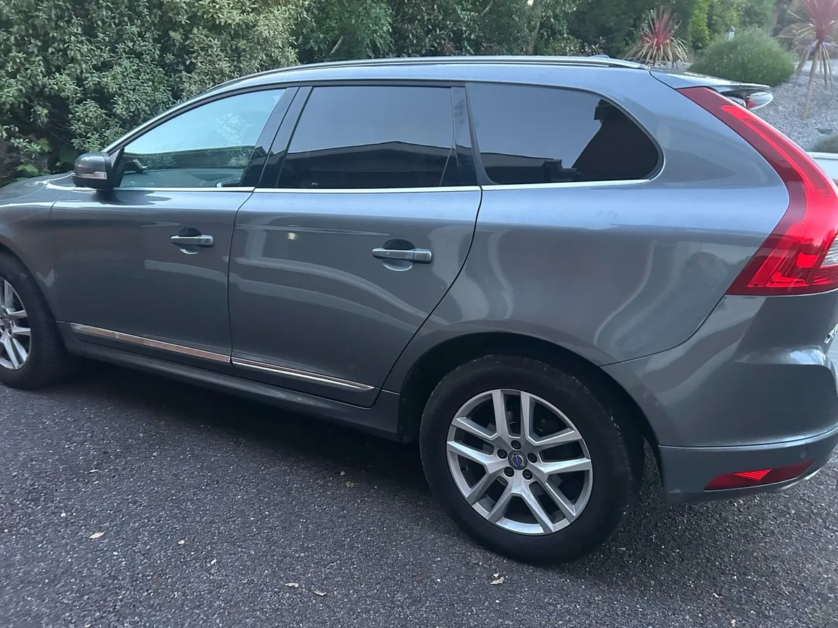 2016 Volvo xc60 - Image 4