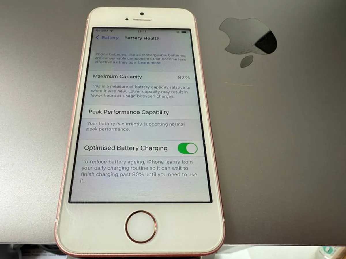 iPhone SE 32 GB - Image 1
