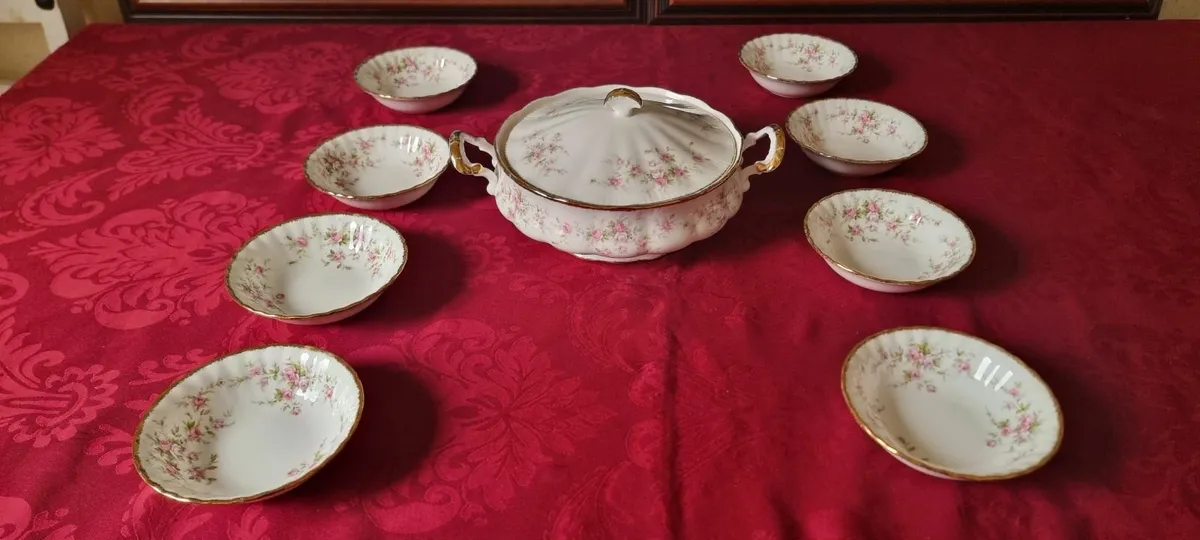 9Pc.Royal Albert Victoriana Rose Tureen & Bowl Set - Image 2