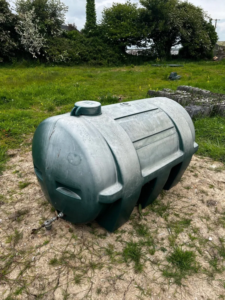 Oil tank