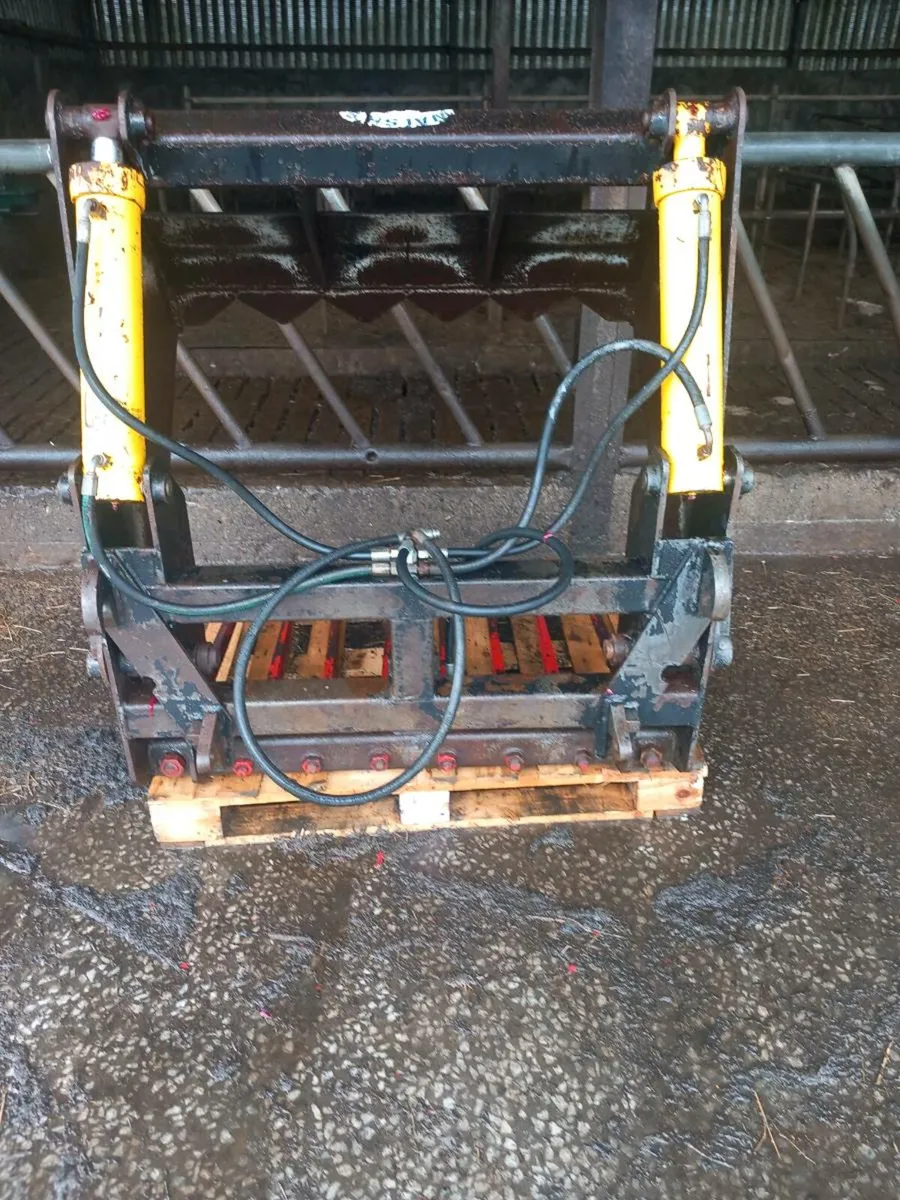 Rossmore 3'8" Shear Grab with euro hooks - Image 3