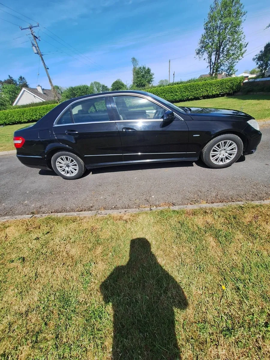 Mercedes-Benz E-Class 2010 - Image 2
