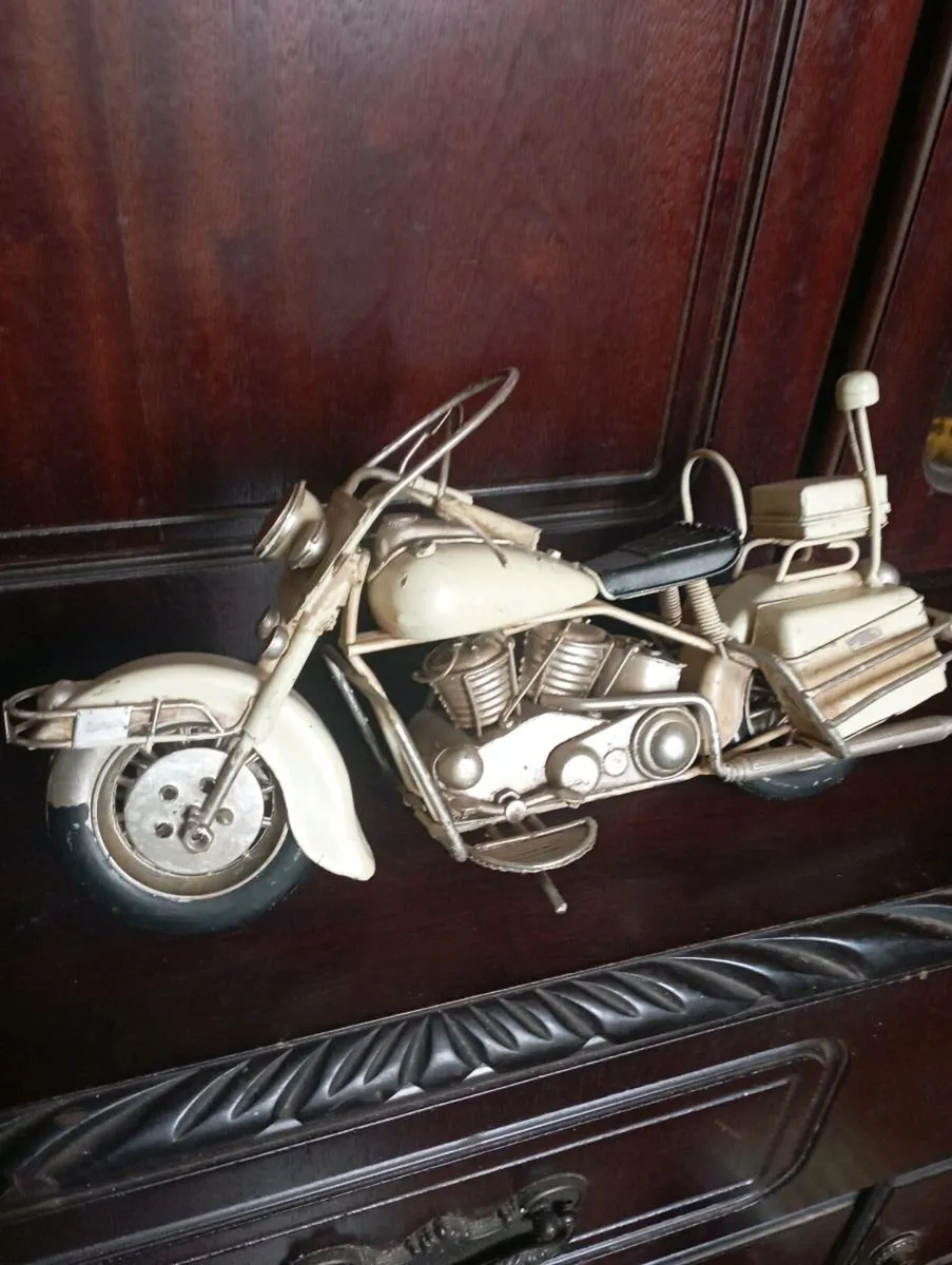 STILL INTERIORS MOTORCYCLE ORNAMENT. - Image 3