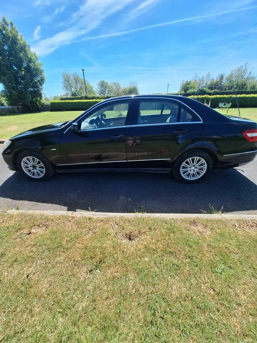 Mercedes-Benz E-Class 2010 - Image 1
