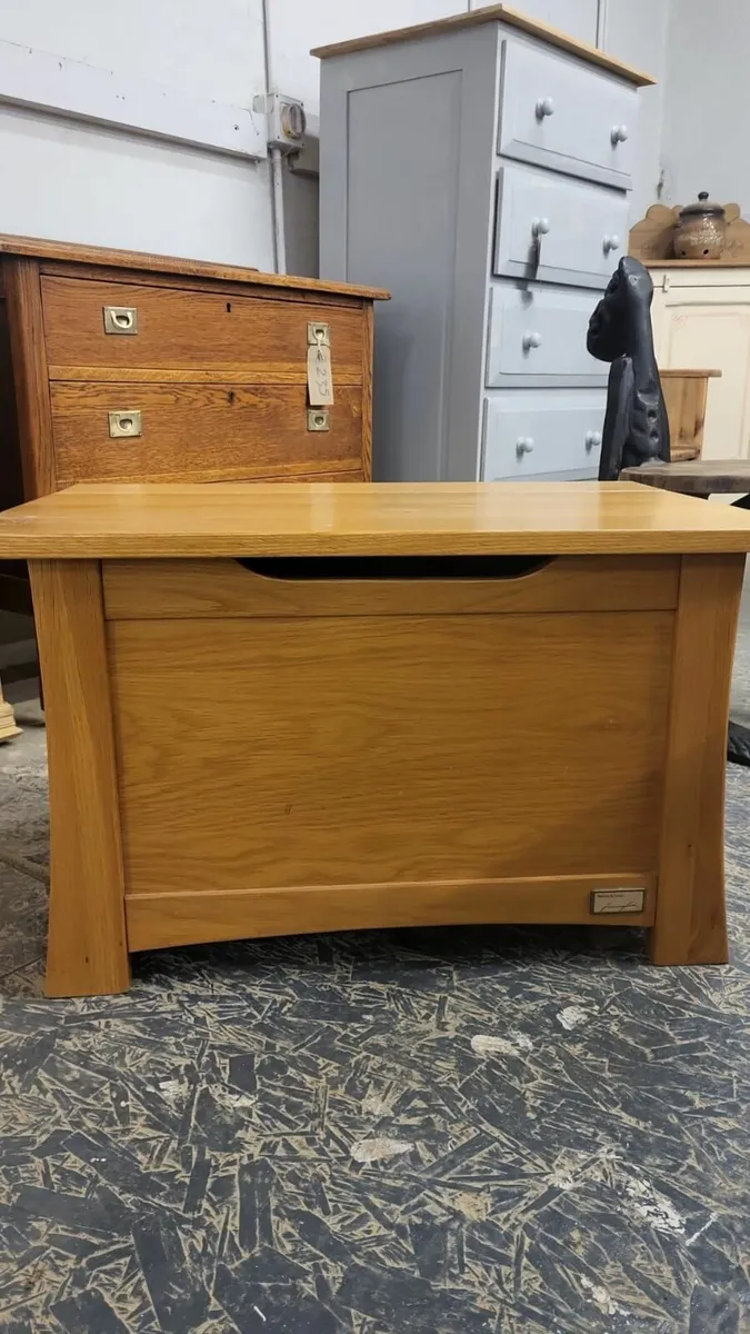 Mamas papas oak storage trunk - Image 2