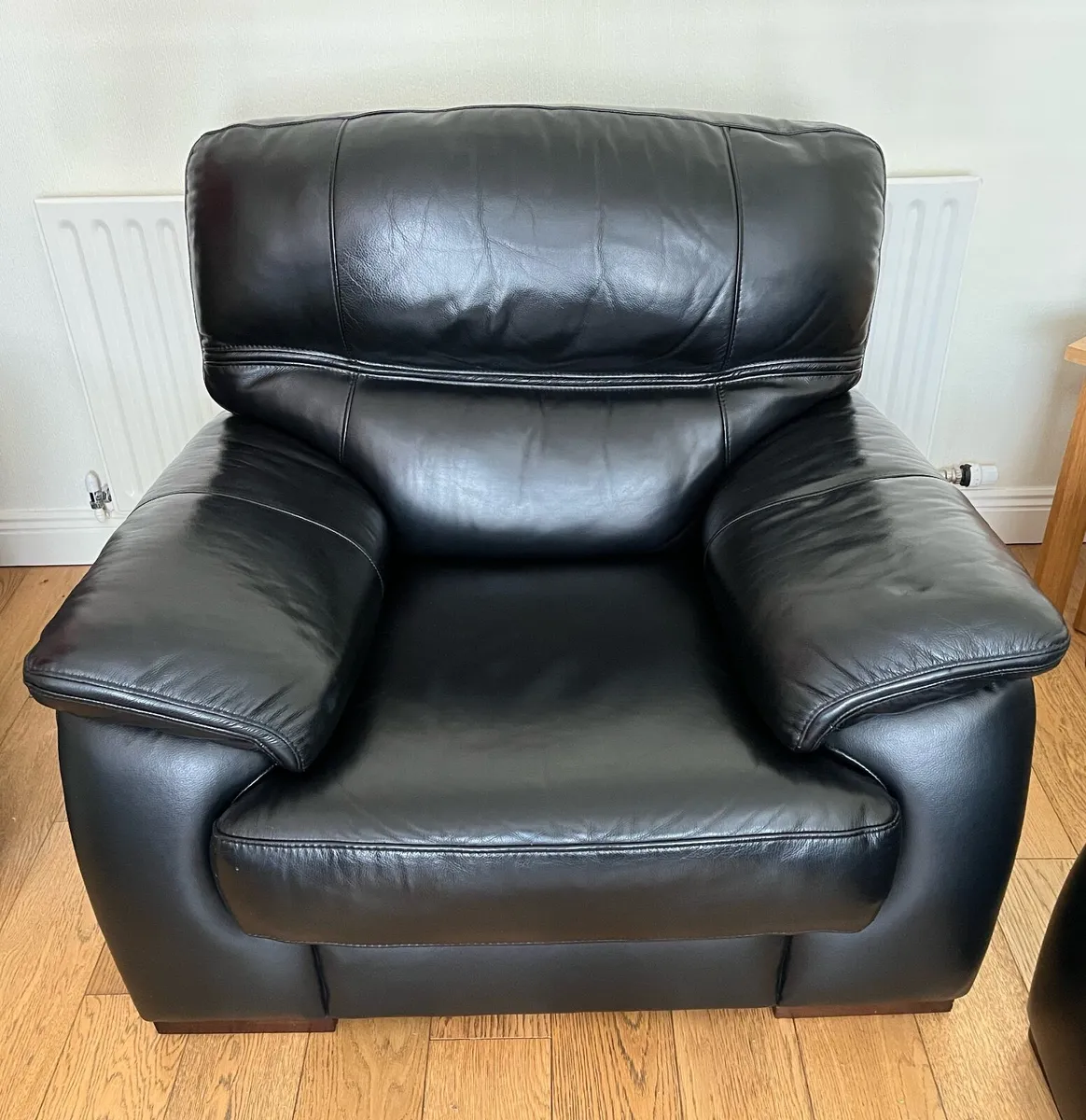 3 +1+1 Black Leather Suite - Image 3