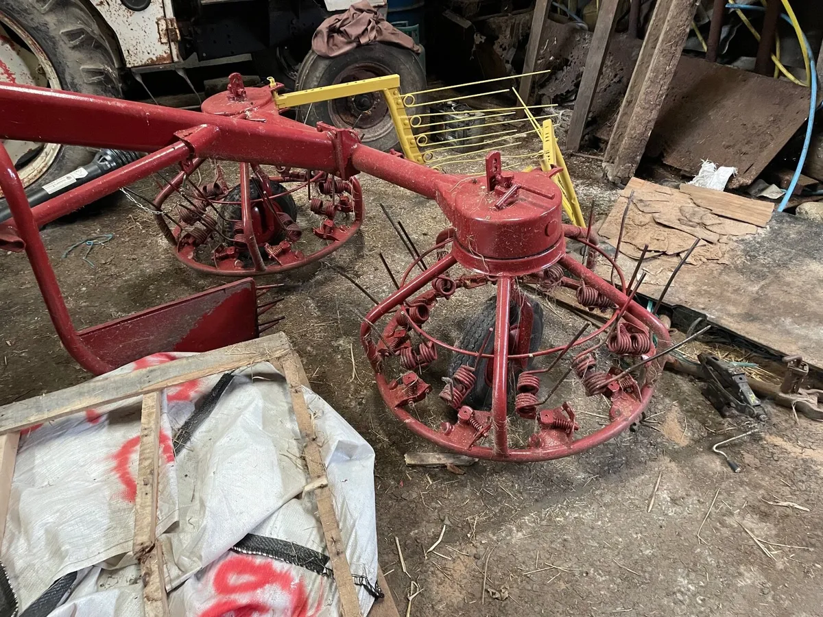 International baler and hay bob - Image 2