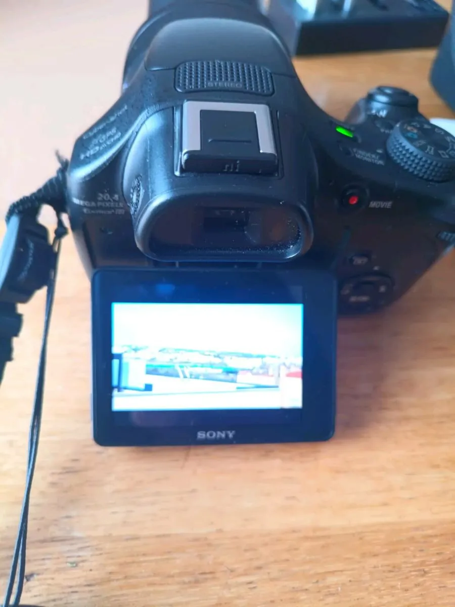 Sony HX400v - Image 4