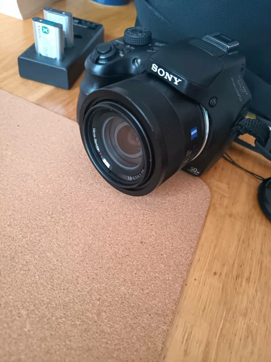Sony HX400v - Image 2