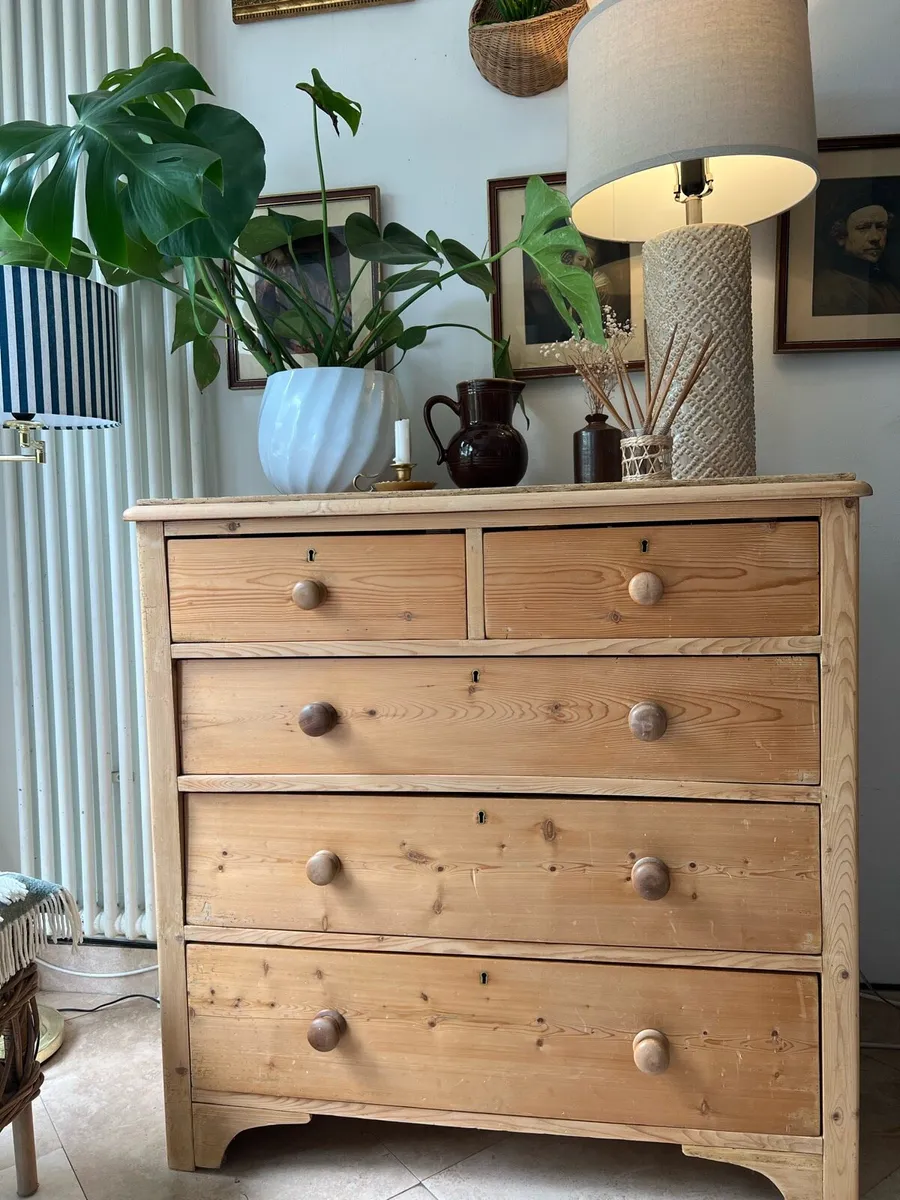 Antique pine chest of drawers - Image 1