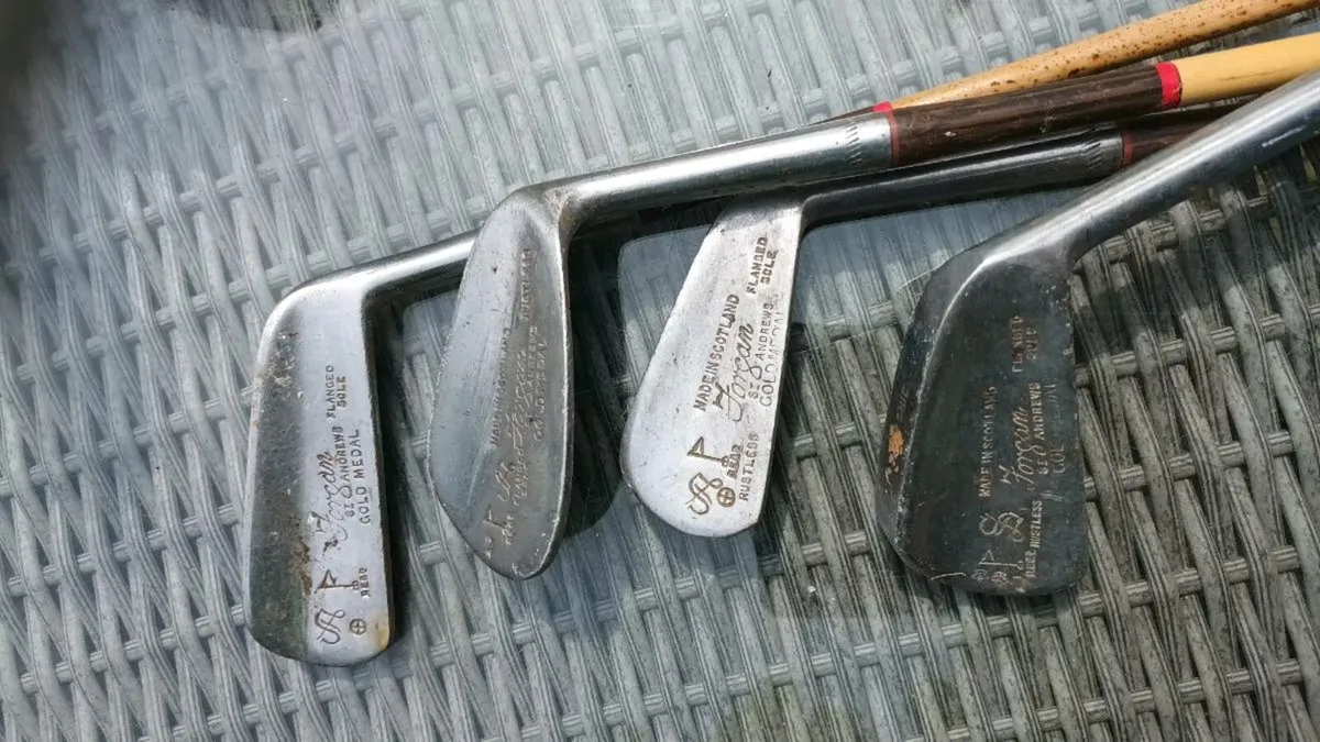 Forfan's golf clubs, plus others, wooden, D18 - Image 1