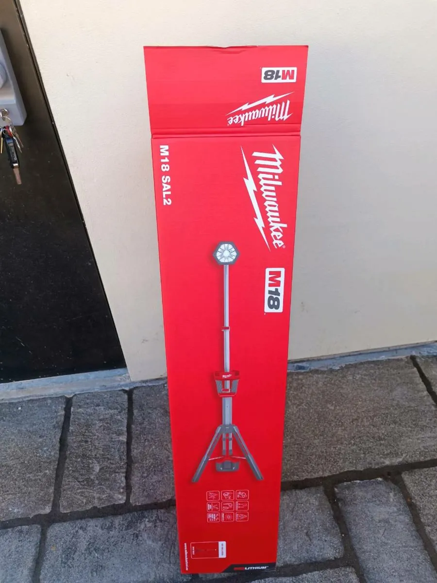 Milwaukee M18 sal2 site light. Brad new