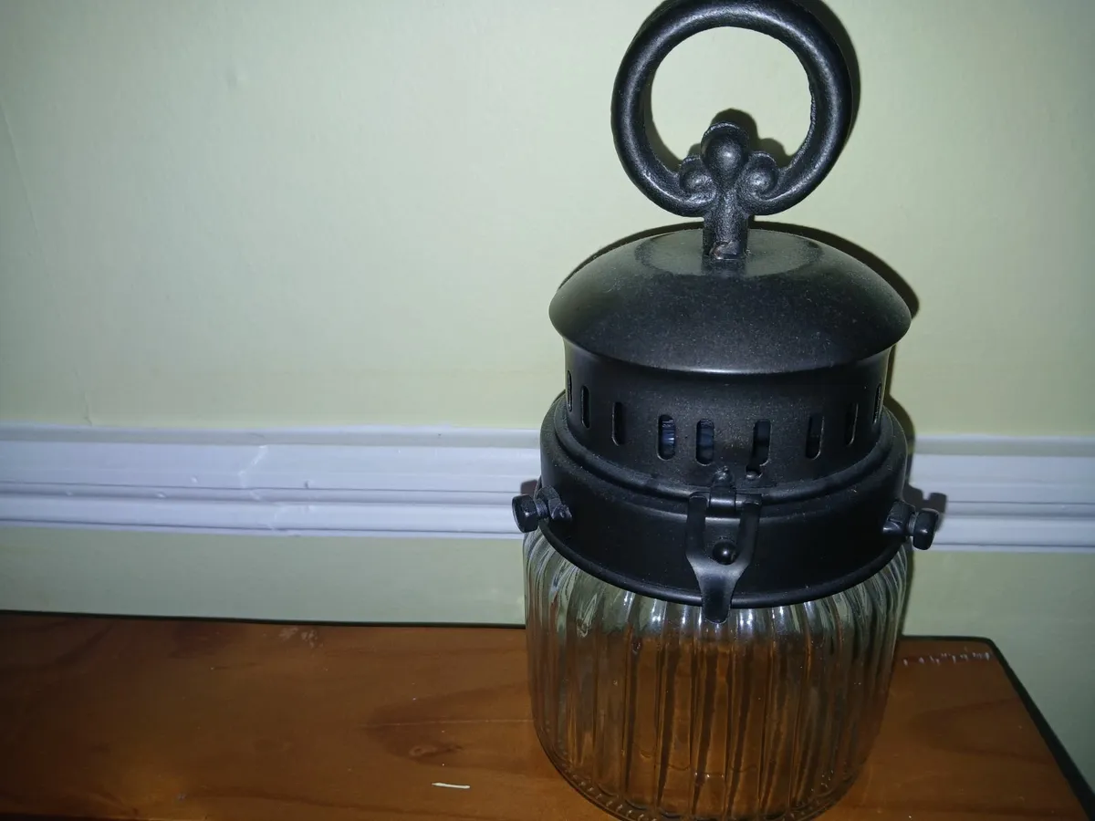 Battery lantern