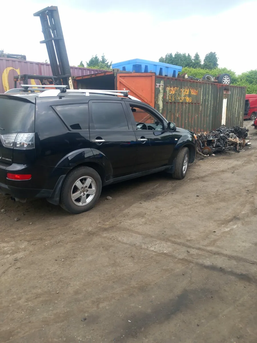 Mitsubishi Outlander - Breaking only - Image 2