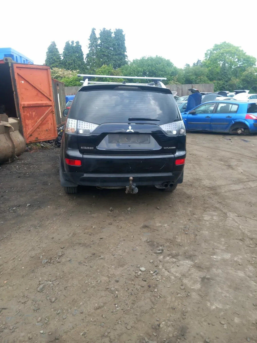 Mitsubishi Outlander - Breaking only - Image 3