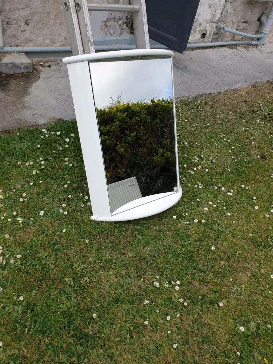 Household contents - Image 1