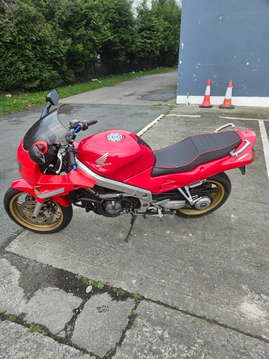 Honda VFR - Image 1