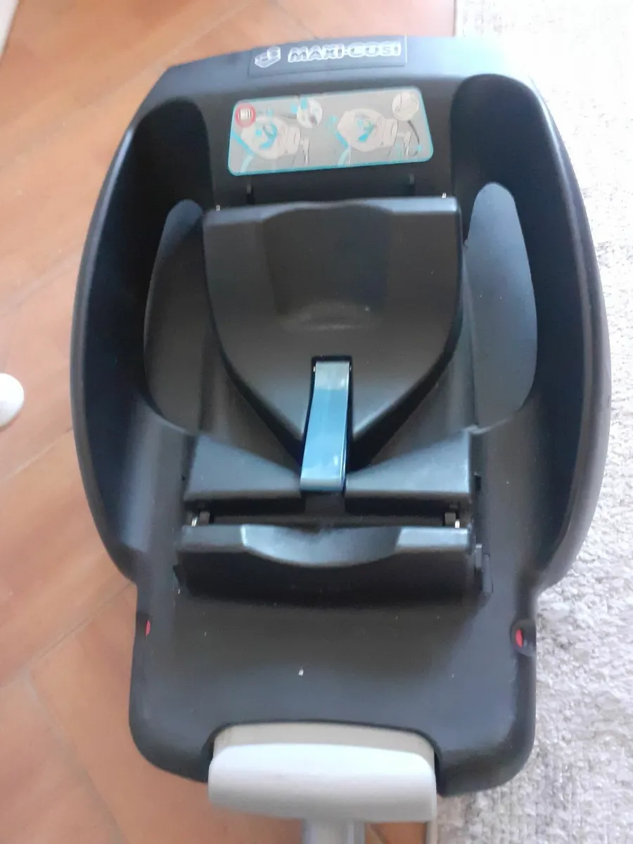Car seat Base - Image 1