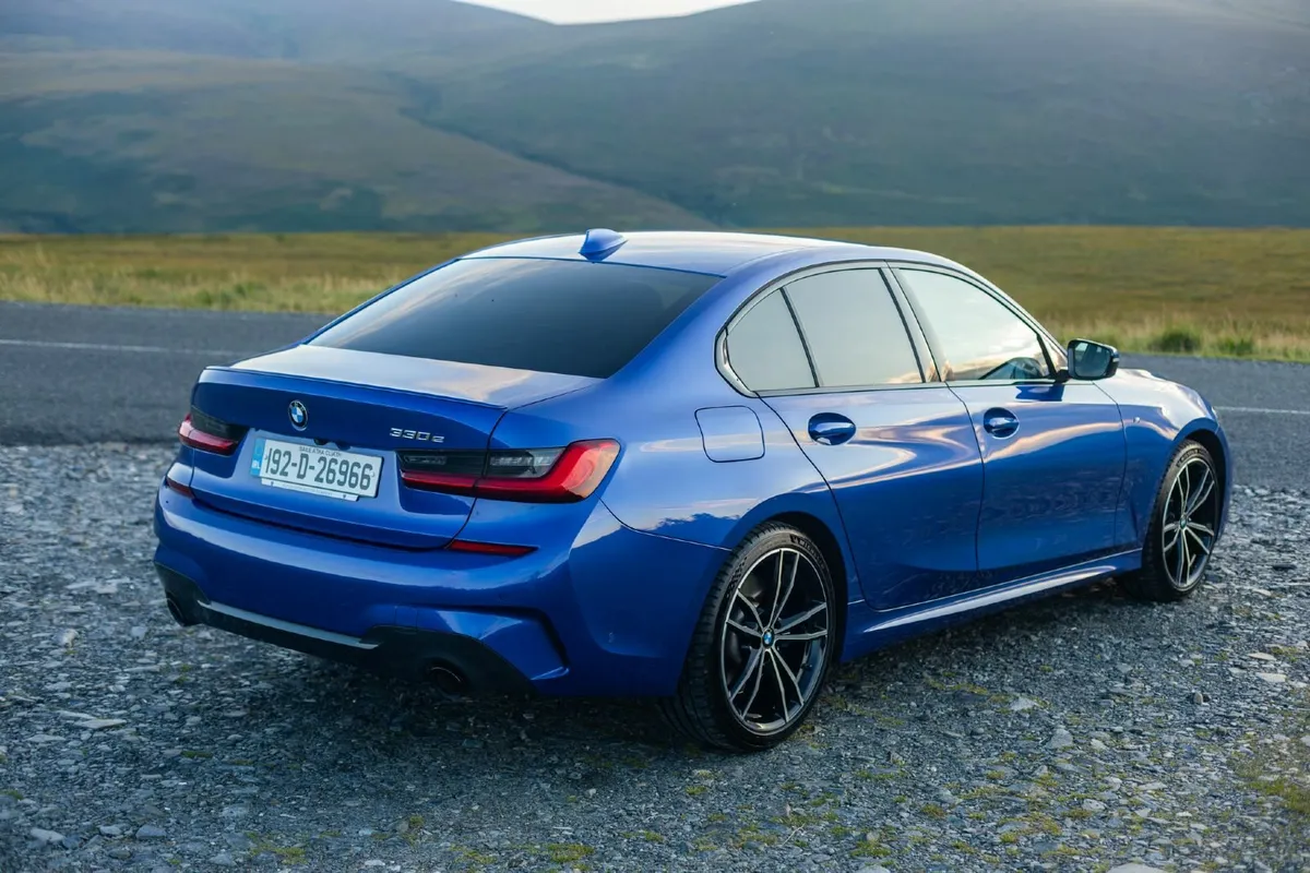 BMW 3 Series 330e M Sport, Shadowline,BMW Warranty - Image 3