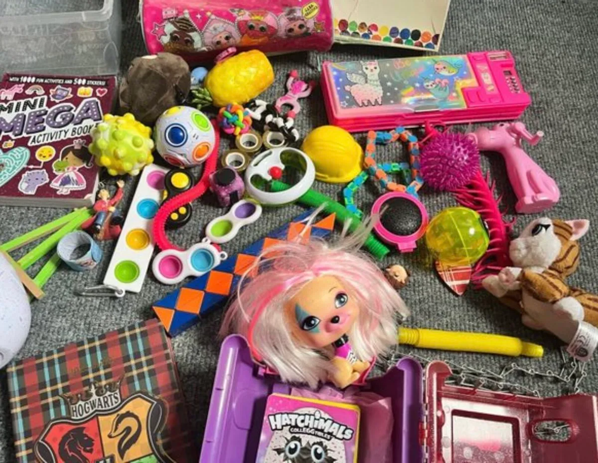Big bag of toys - Image 1