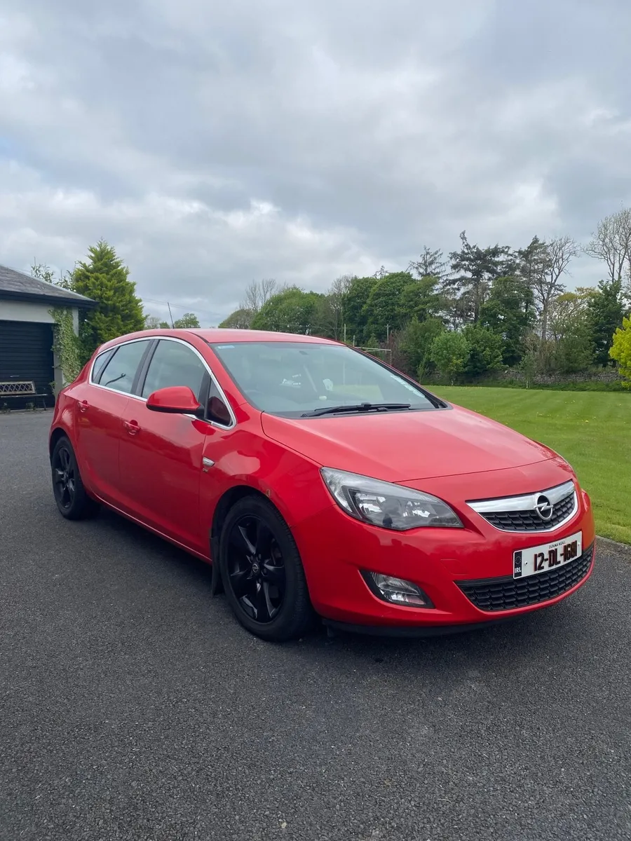 Opel Astra 2012 Diesel - Image 1