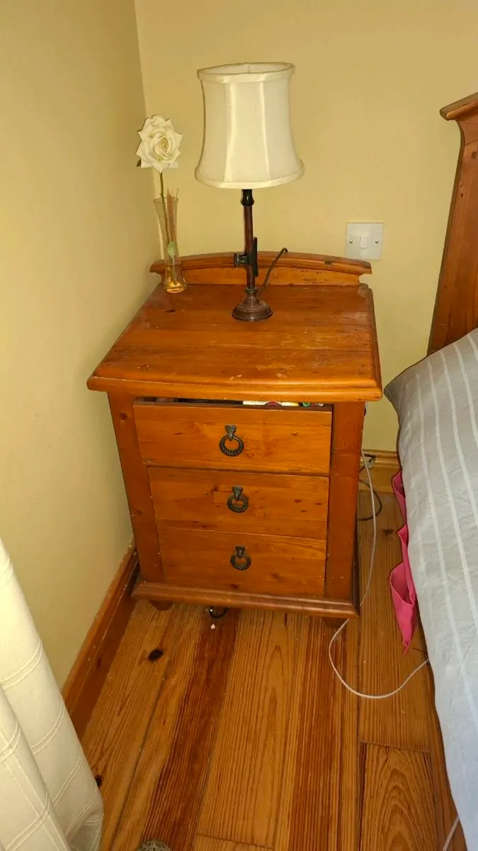 Bedroom furniture - Image 2