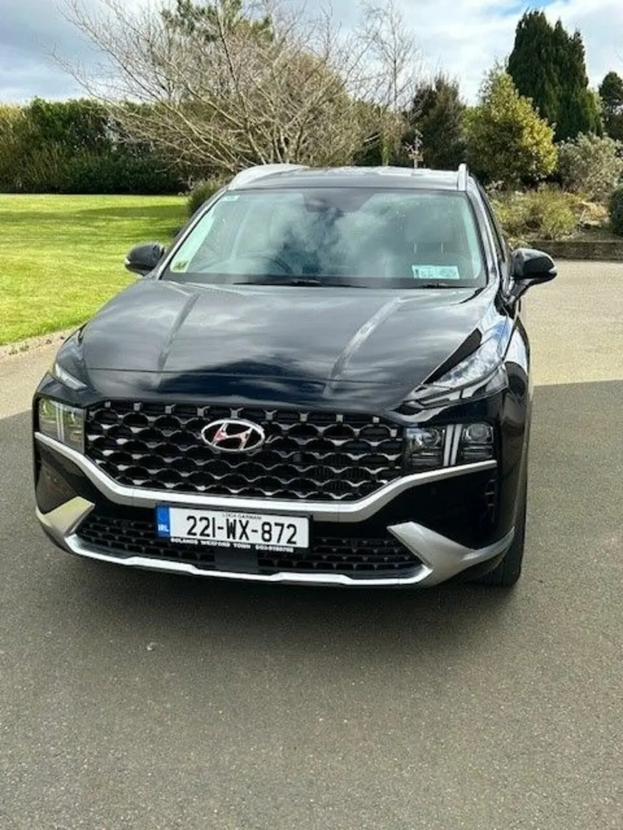 Hyundai Santa Fe 2022 - Image 2