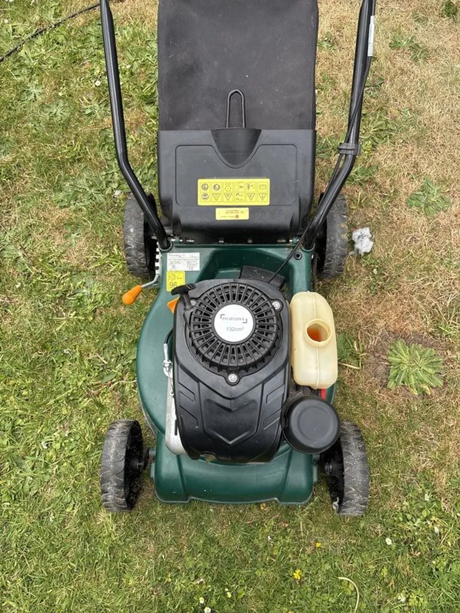 petrol lawnmower - Image 2