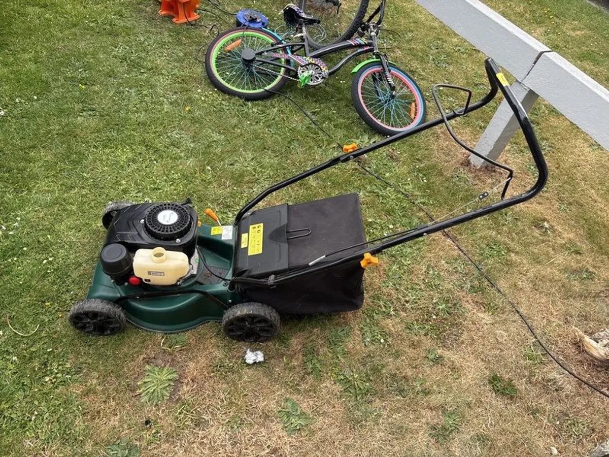 petrol lawnmower - Image 4