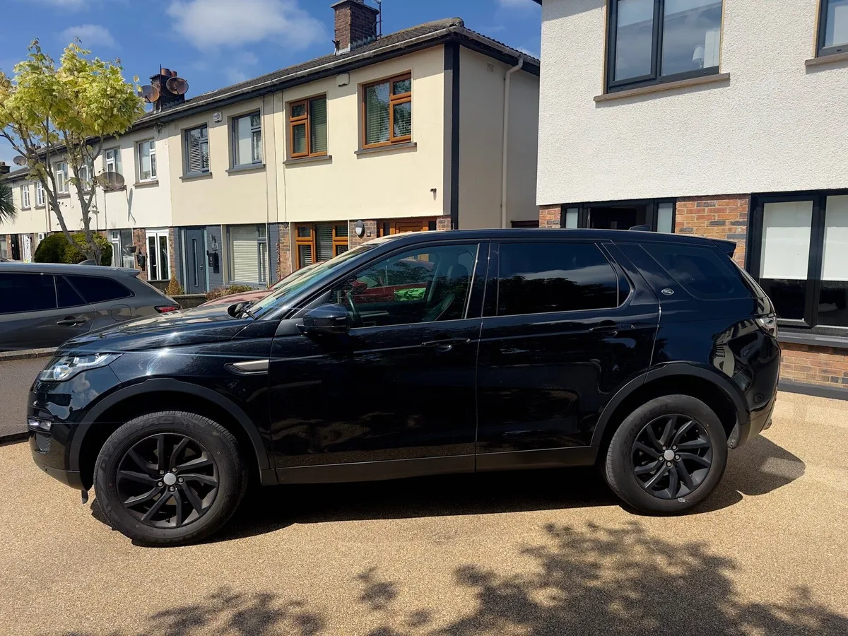 181 Land Rover Discovery Sport 2.0 TD4 SE - Image 2