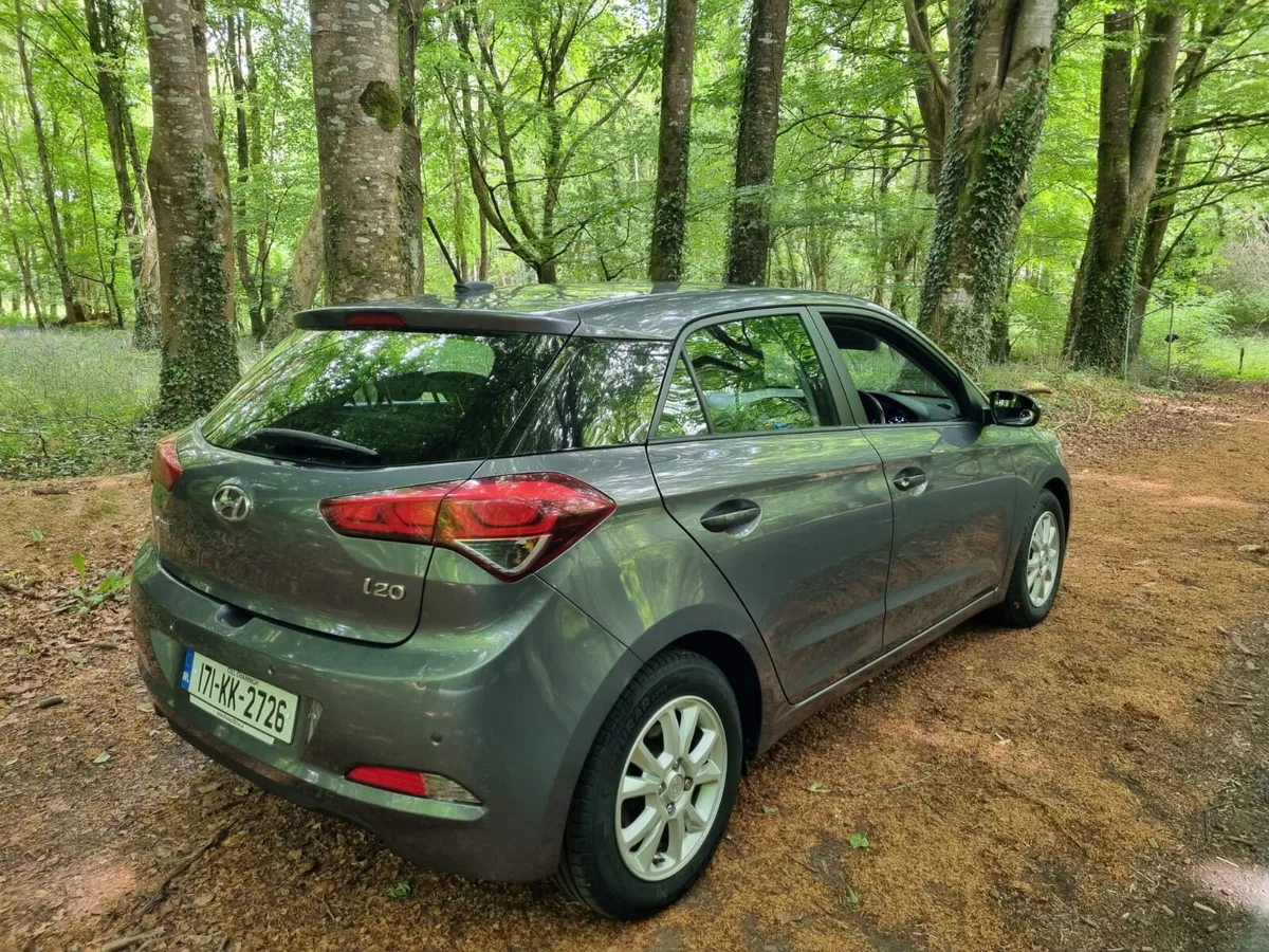 17 HYUNDAI i20, 1.2i SE 5 DOOR HATCHBACK - Image 4