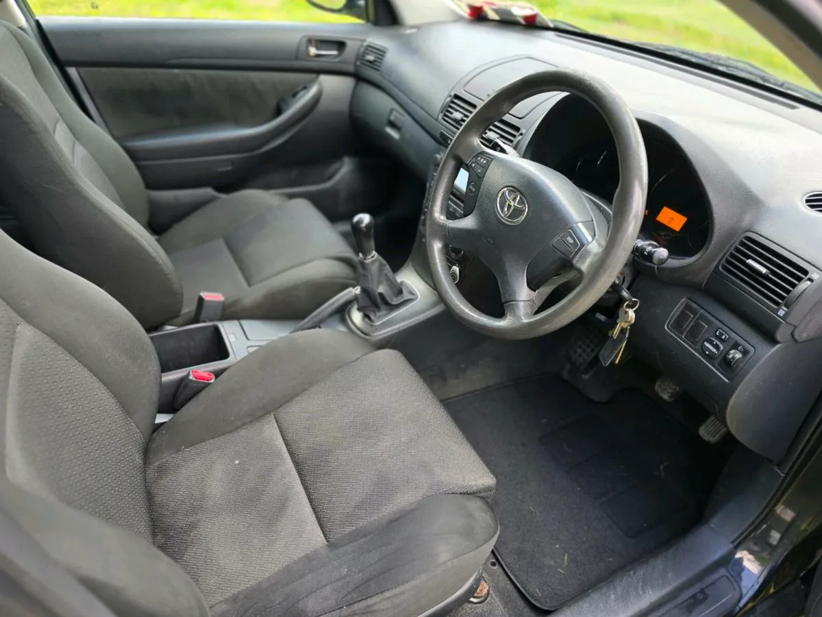 Toyota Avensis 1.6 petrol - Image 4