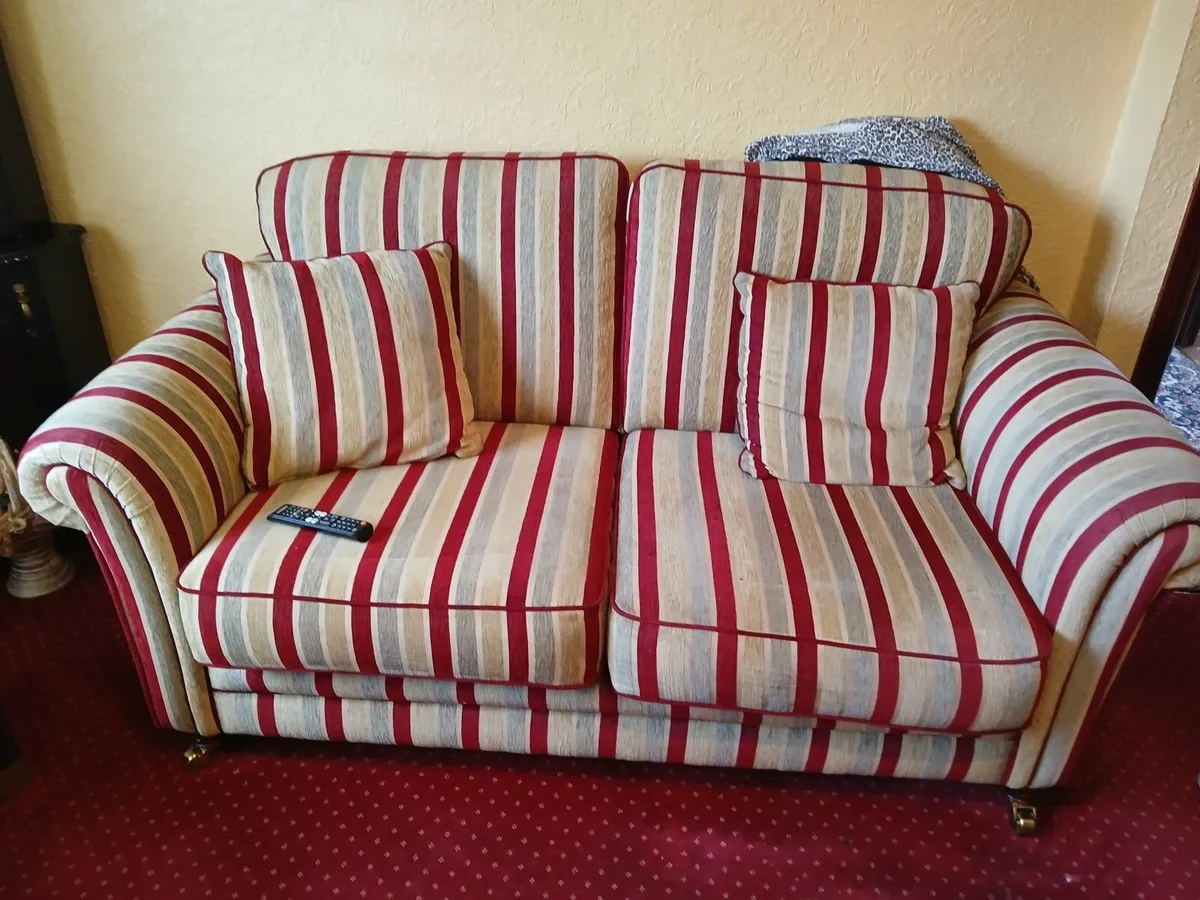 2 chairs and a 2 seater - Image 2