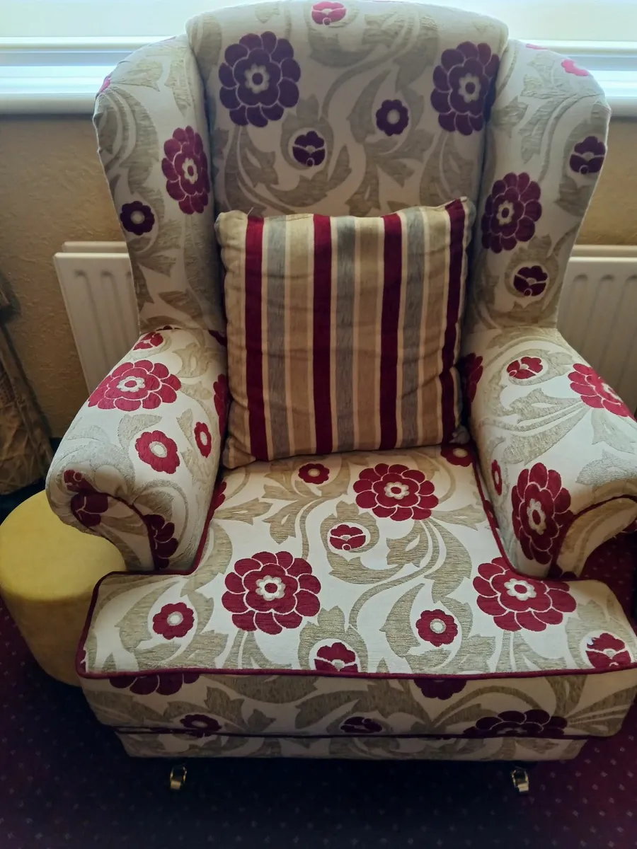 2 chairs and a 2 seater - Image 3