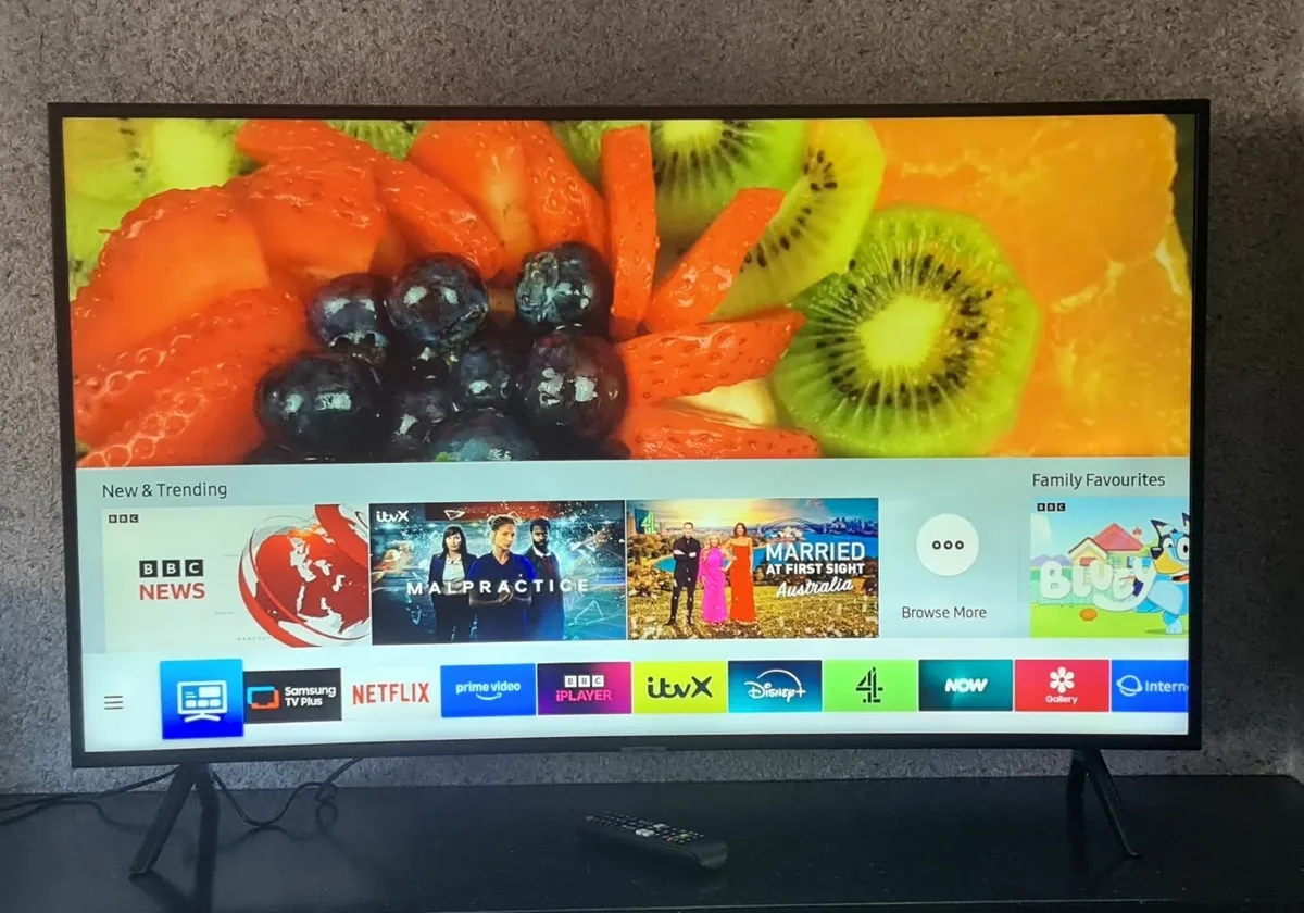 Samsung UE49NU7300K 49" Curved 4K UHD Smart TV - Image 1