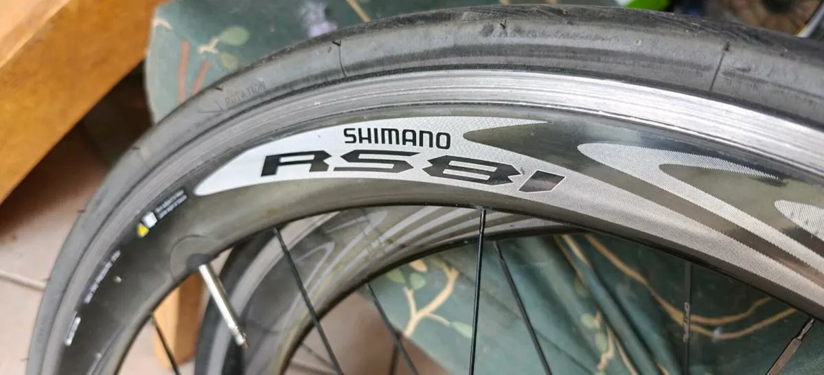 Shimano rs81 carbon wheelset - Image 1