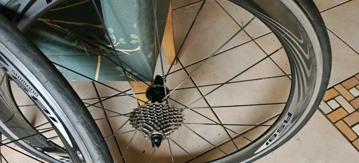 Shimano rs81 carbon wheelset - Image 3