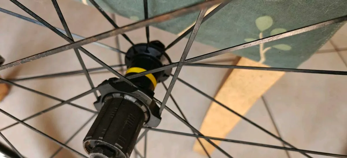 X2 sets of mavic aksuims wheels - Image 2
