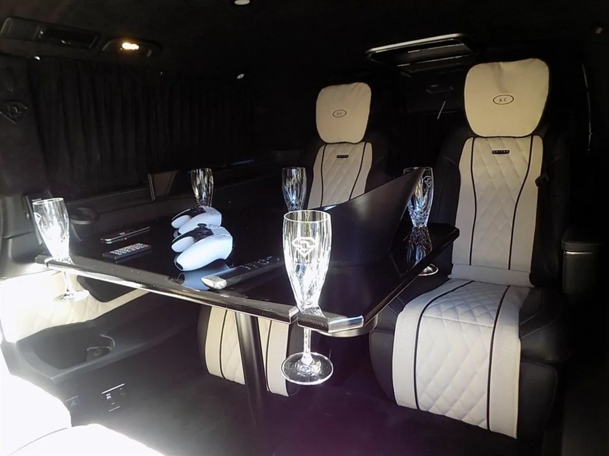 Mercedes-Benz V-Class 2023 - Image 2