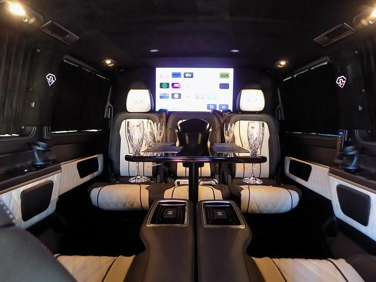 Mercedes-Benz V-Class 2023 - Image 3