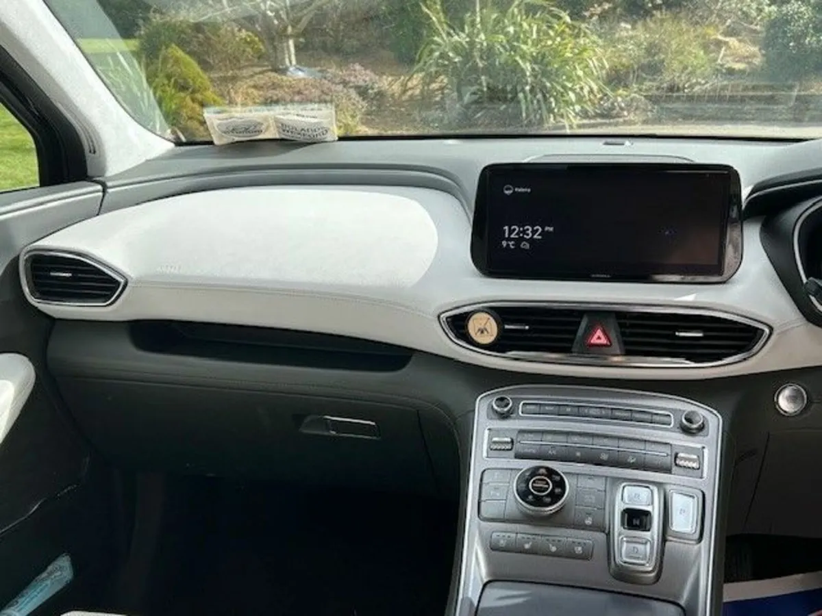 Hyundai Santa Fe 2022 - Image 4