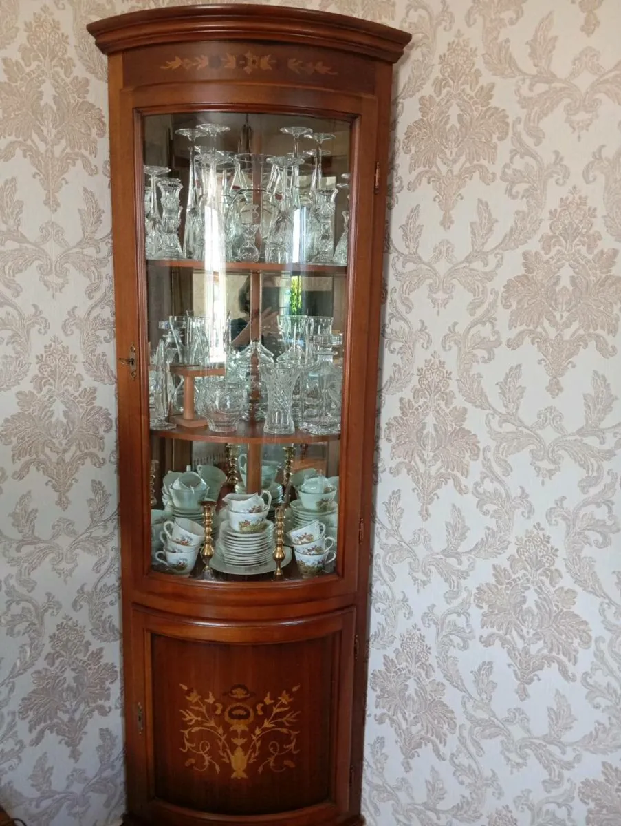 Cabinet with storage at bottom - Image 2