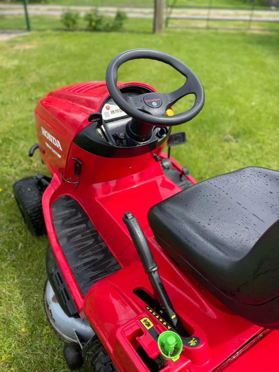 Honda hf2417 ride on - Image 2