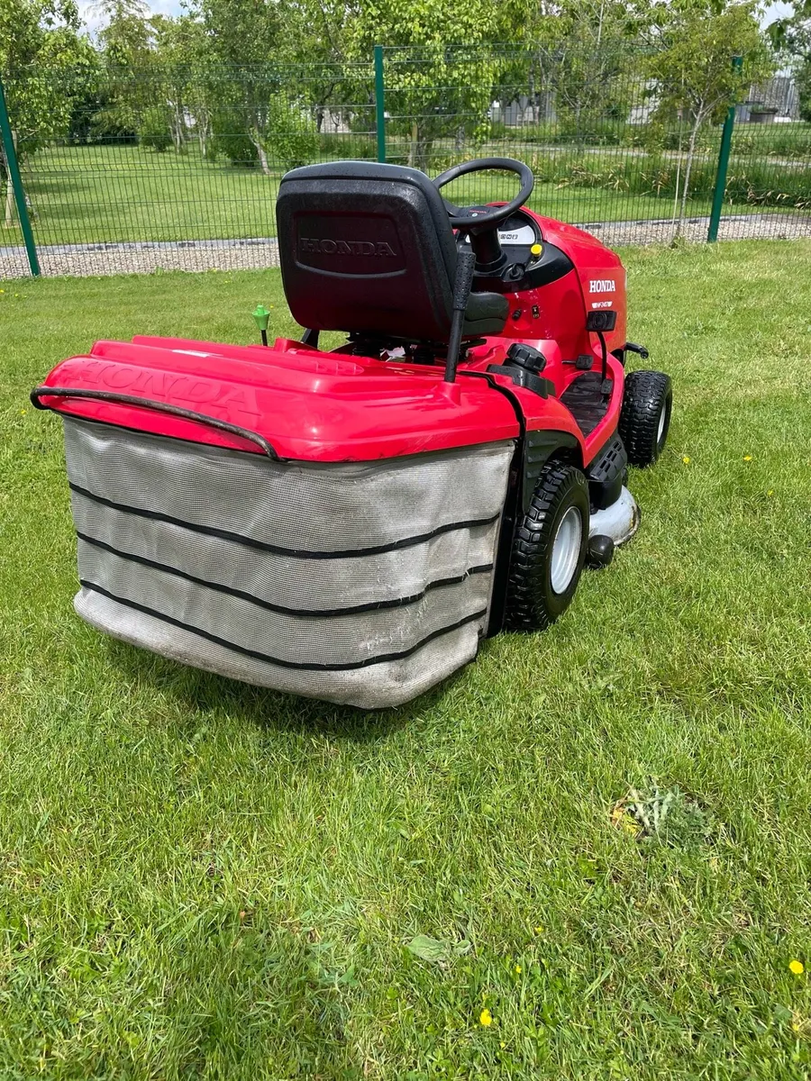 Honda hf2417 ride on - Image 3