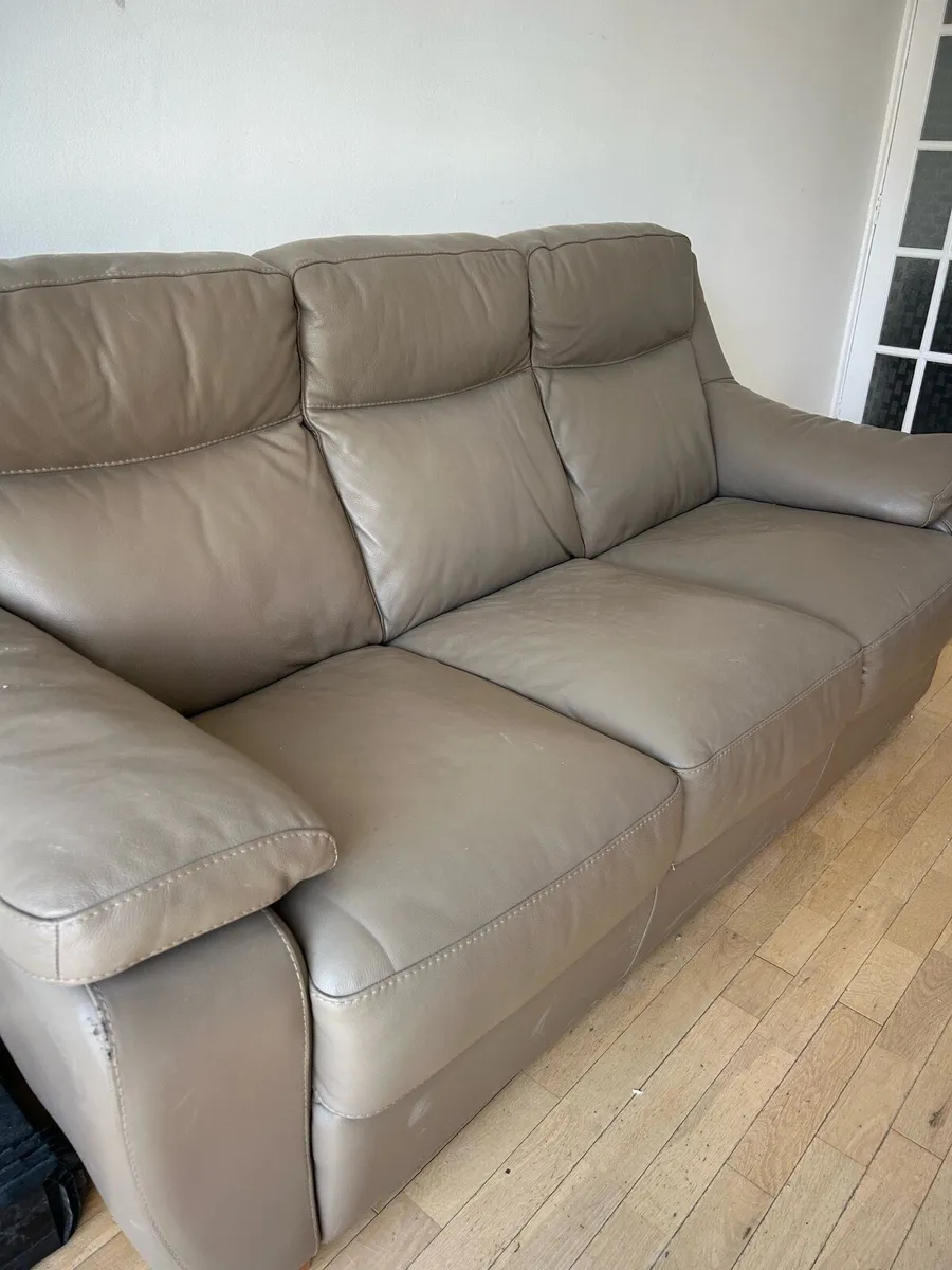 3 seater leather sofa - Image 4