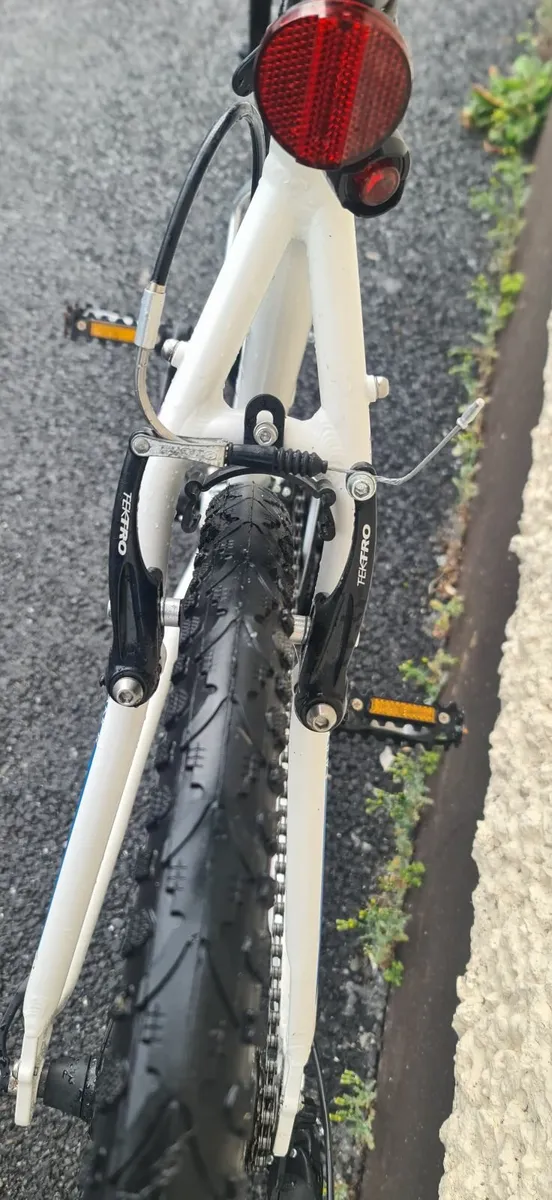 Carrera Crossfire Hybrid Bike Like New size: 20'' - Image 3