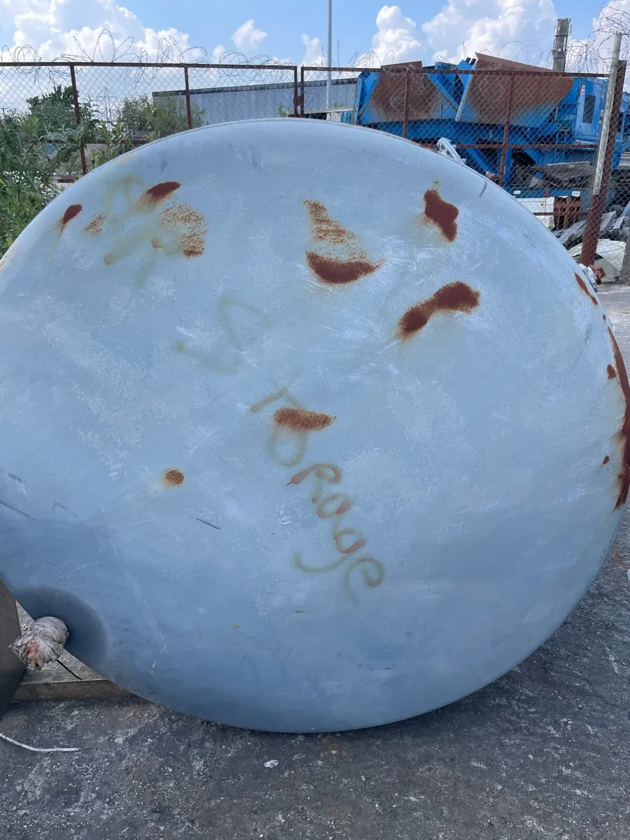 Large 8000 litre tank for sale - Image 4